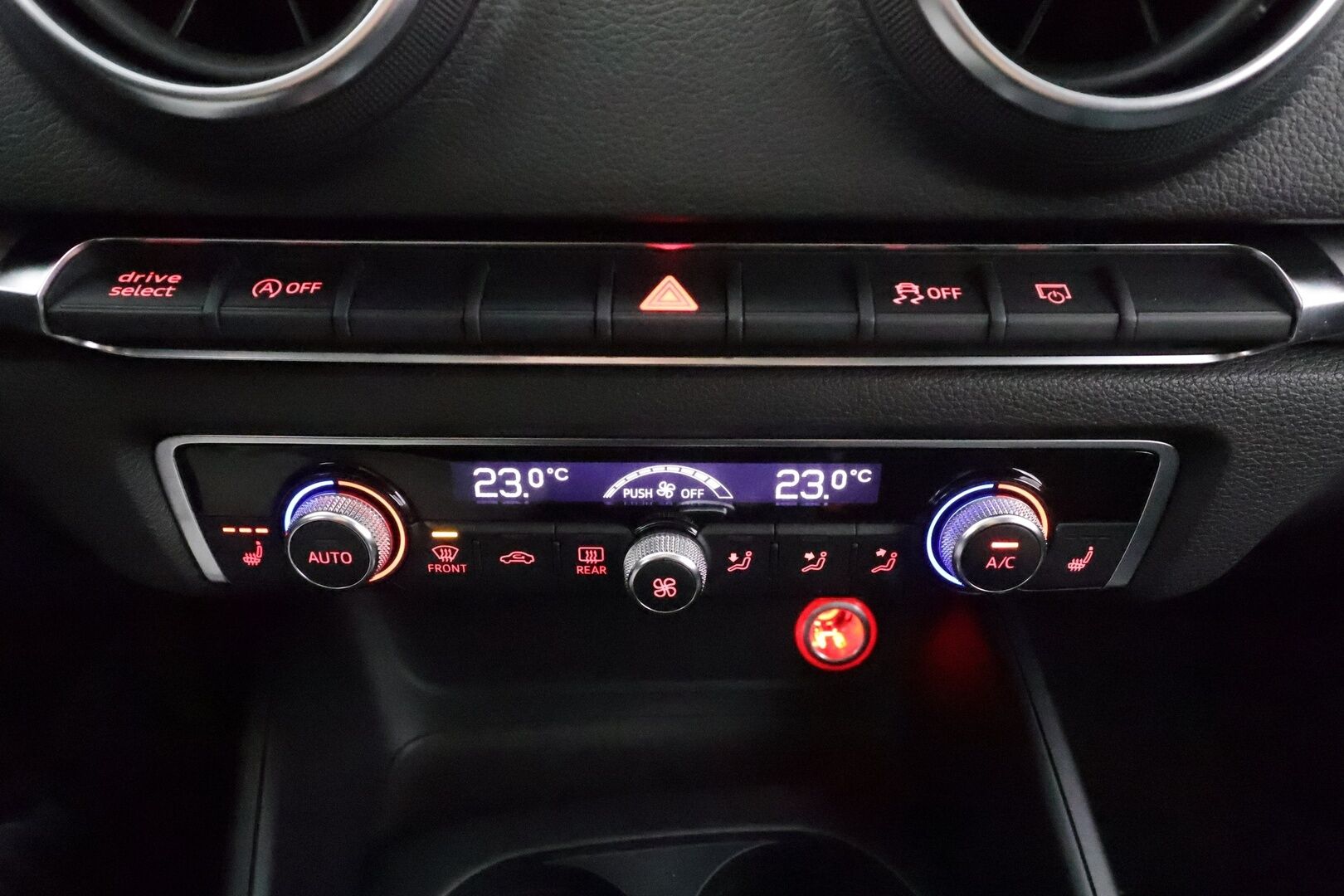 Audi A3 2013 Compact Coupé Business Sport 1,4 TFSI 90 kW S tronic * Vakkari / P.tutka / Xenon / Lohko / Sporttipenkit * - Suomi-auto / Kahdet renkaat aluvanteilla