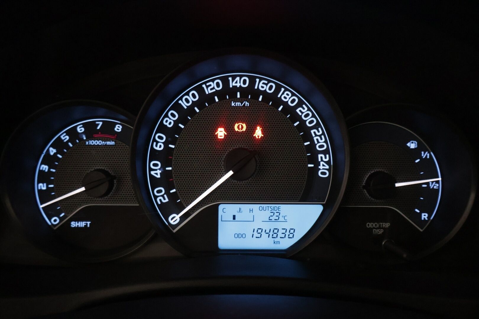 Toyota Auris 2013 1,6 Valvematic Life 5ov - | Lohko+Sisä | 2x Renkaat | 2x Avaimet | Suomi-auto |
