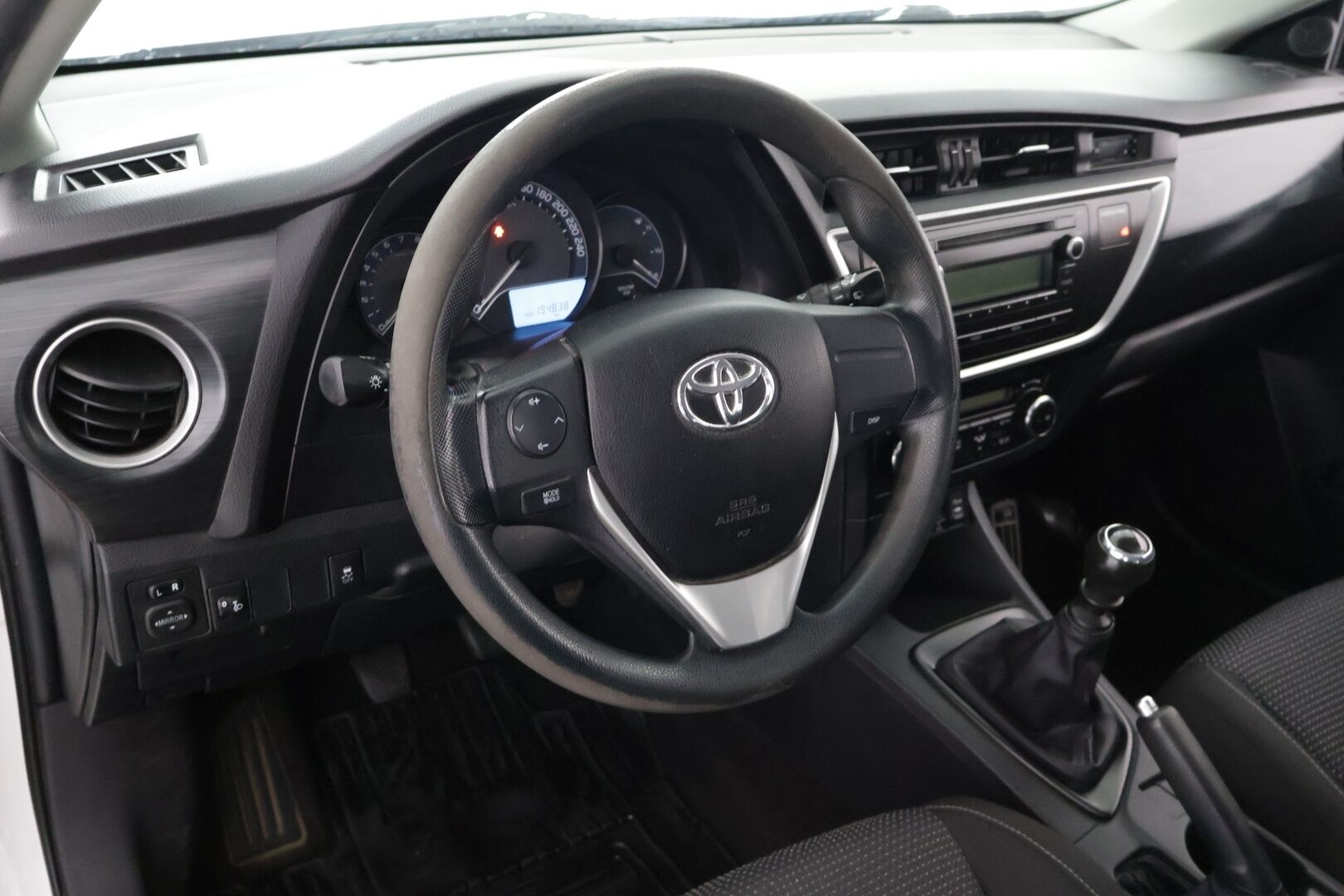 Toyota Auris 2013 1,6 Valvematic Life 5ov - | Lohko+Sisä | 2x Renkaat | 2x Avaimet | Suomi-auto |