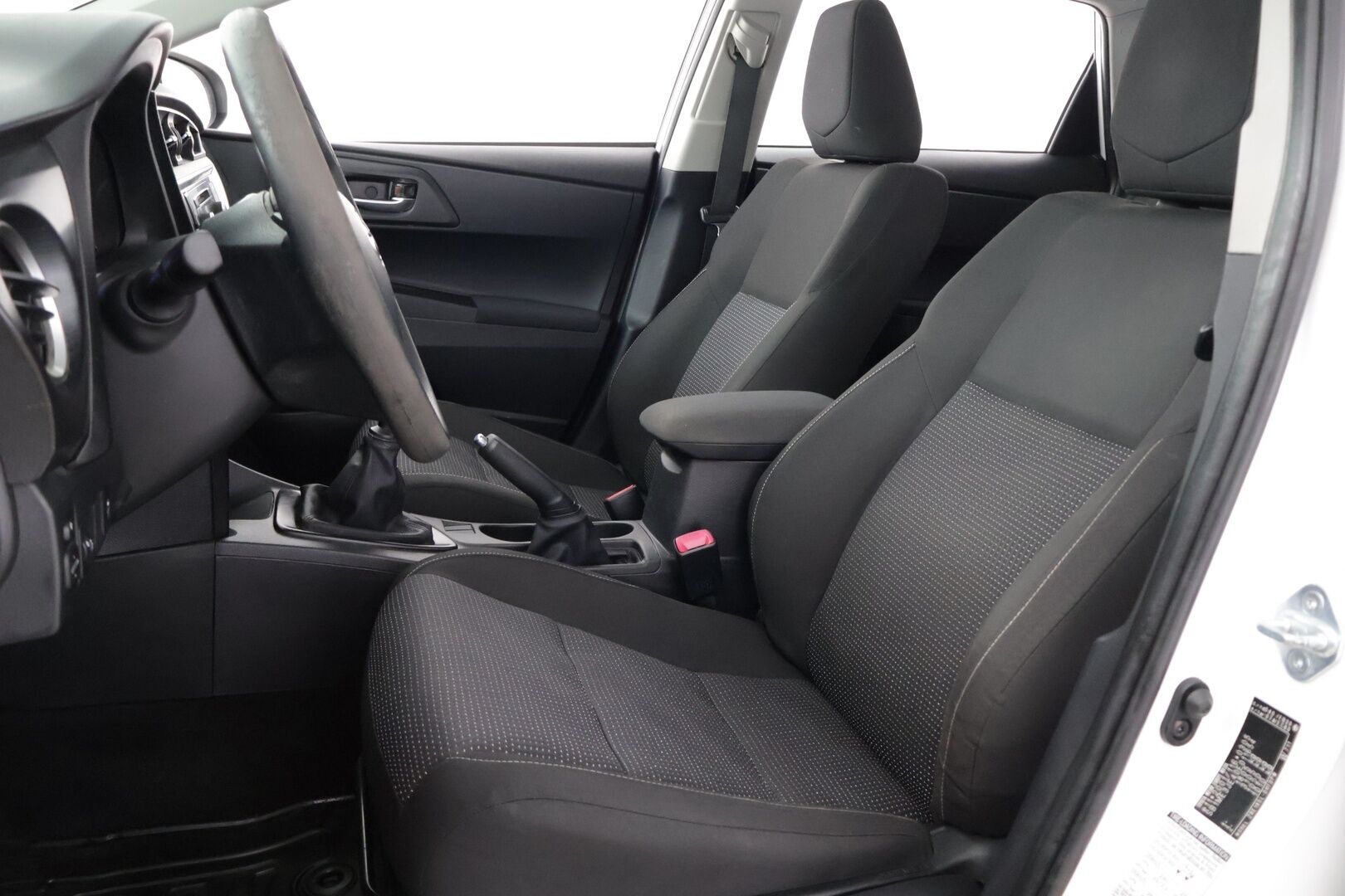 Toyota Auris 2013 1,6 Valvematic Life 5ov - | Lohko+Sisä | 2x Renkaat | 2x Avaimet | Suomi-auto |