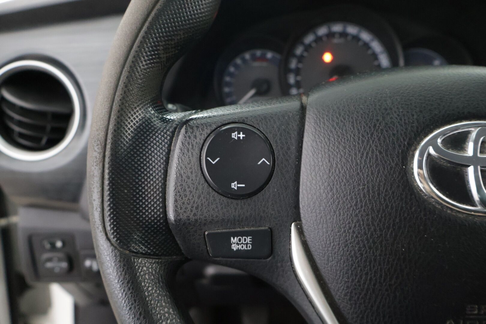 Toyota Auris 2013 1,6 Valvematic Life 5ov - | Lohko+Sisä | 2x Renkaat | 2x Avaimet | Suomi-auto |
