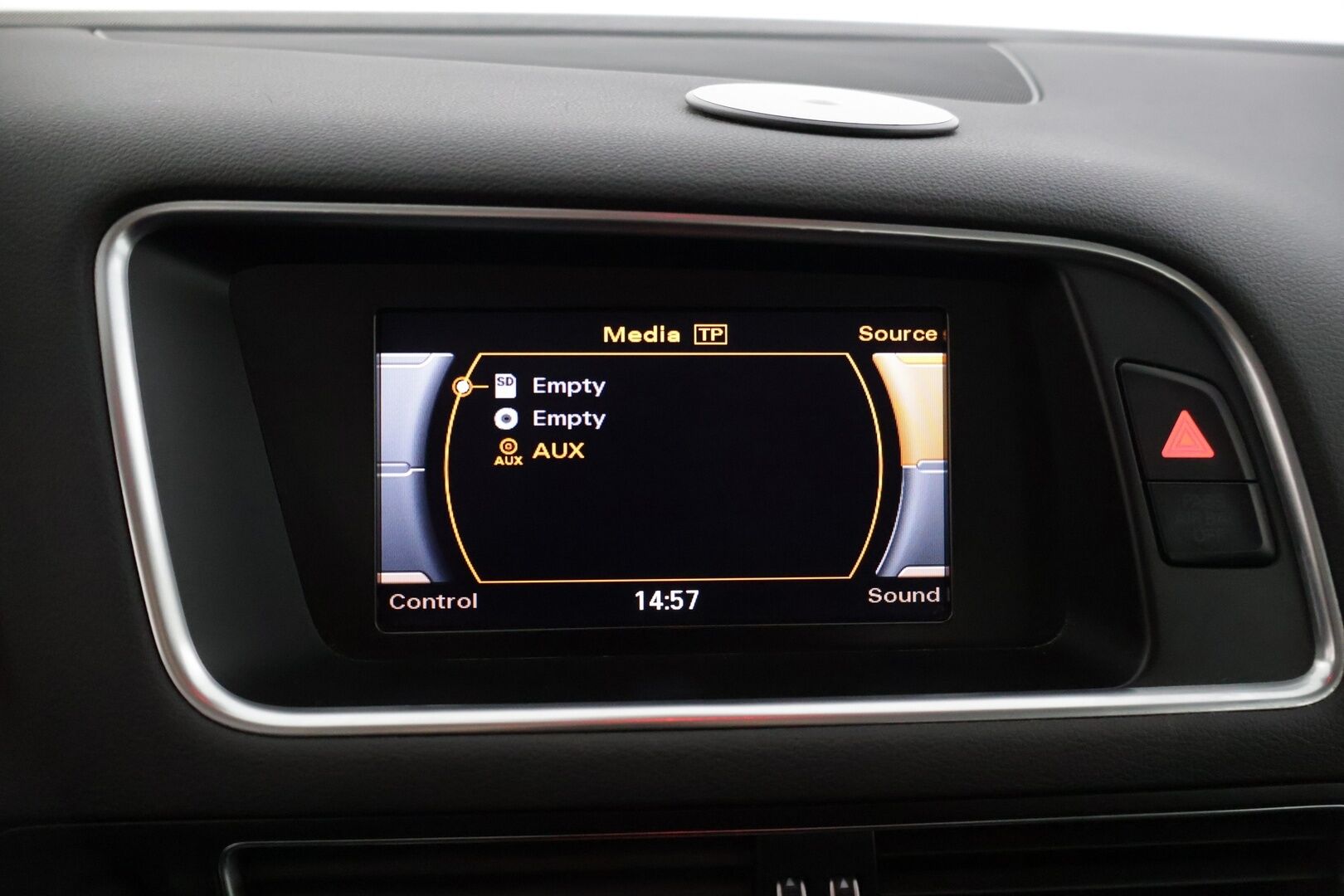 Audi Q5 2013 Business 2,0 TDI 130 kW quattro S tronic * Webasto / Adapt. vakkari / Kaistavahti / P.tutkat / Koukku / Sportpenkit * - * Suomiauto / Kattavasti huollettu yksilö! / 2x renkaat / Kaistavahti / Sähkökontti * - HULLUT BLACKWEEK JATKOT - KORKOTARJOUS 2,49%