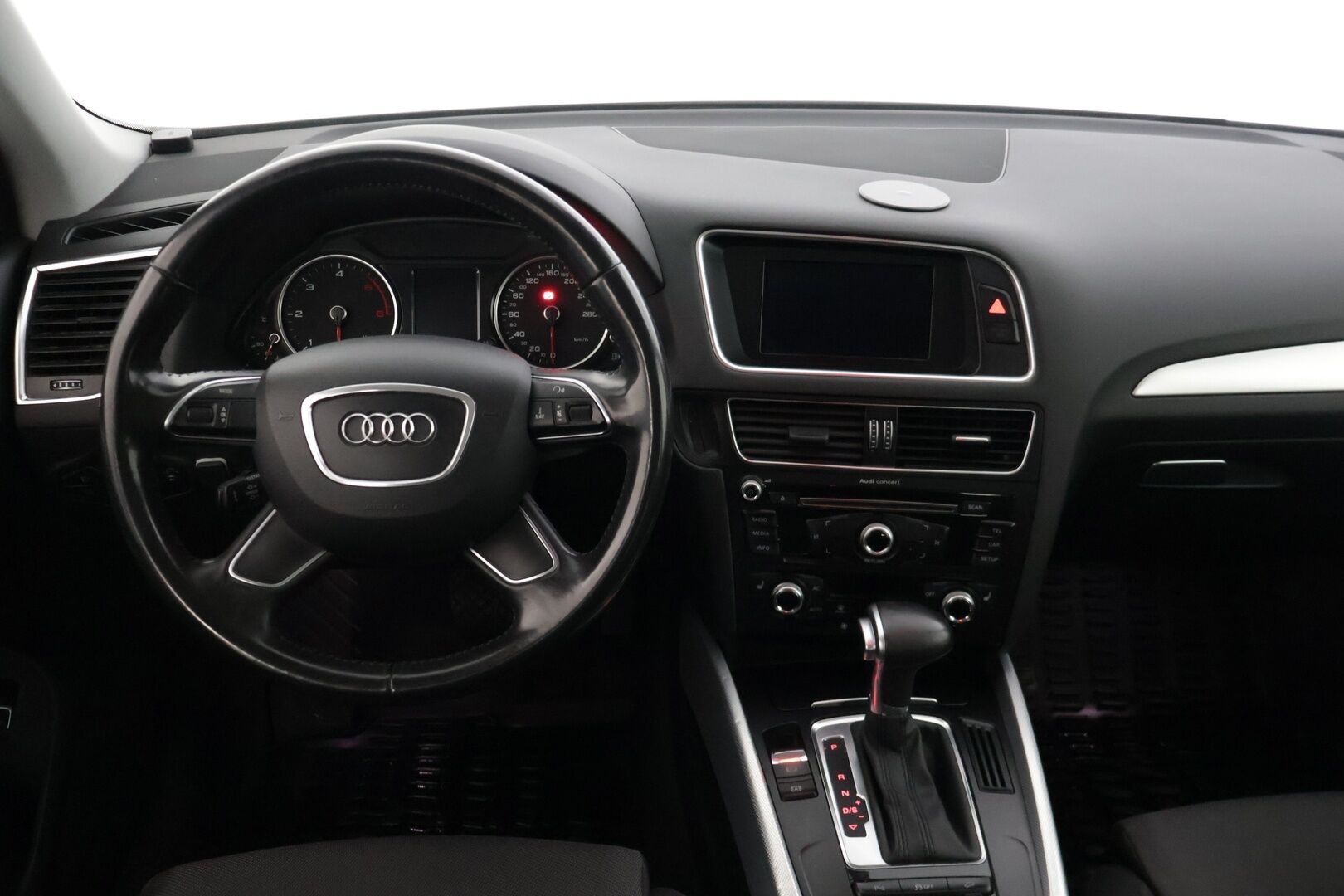 Audi Q5 2013 Business 2,0 TDI 130 kW quattro S tronic * Webasto / Adapt. vakkari / Kaistavahti / P.tutkat / Koukku / Sportpenkit * - * Suomiauto / Kattavasti huollettu yksilö! / 2x renkaat / Kaistavahti / Sähkökontti *