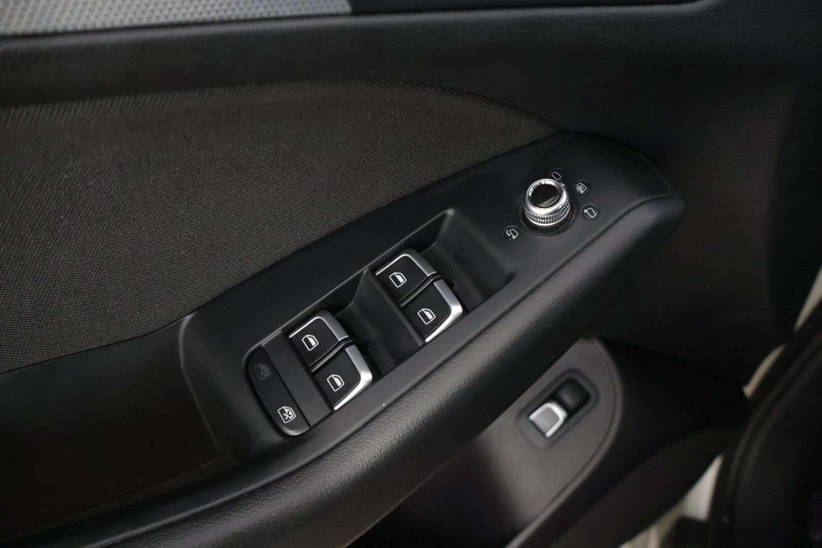 Audi Q5 2013 Business 2,0 TDI 130 kW quattro S tronic * Webasto / Adapt. vakkari / Kaistavahti / P.tutkat / Koukku / Sportpenkit * - * Suomiauto / Kattavasti huollettu yksilö! / 2x renkaat / Kaistavahti / Sähkökontti *