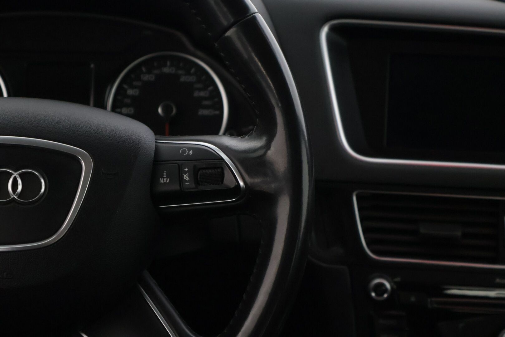 Audi Q5 2013 Business 2,0 TDI 130 kW quattro S tronic * Webasto / Adapt. vakkari / Kaistavahti / P.tutkat / Koukku / Sportpenkit * - * Suomiauto / Kattavasti huollettu yksilö! / 2x renkaat / Kaistavahti / Sähkökontti *