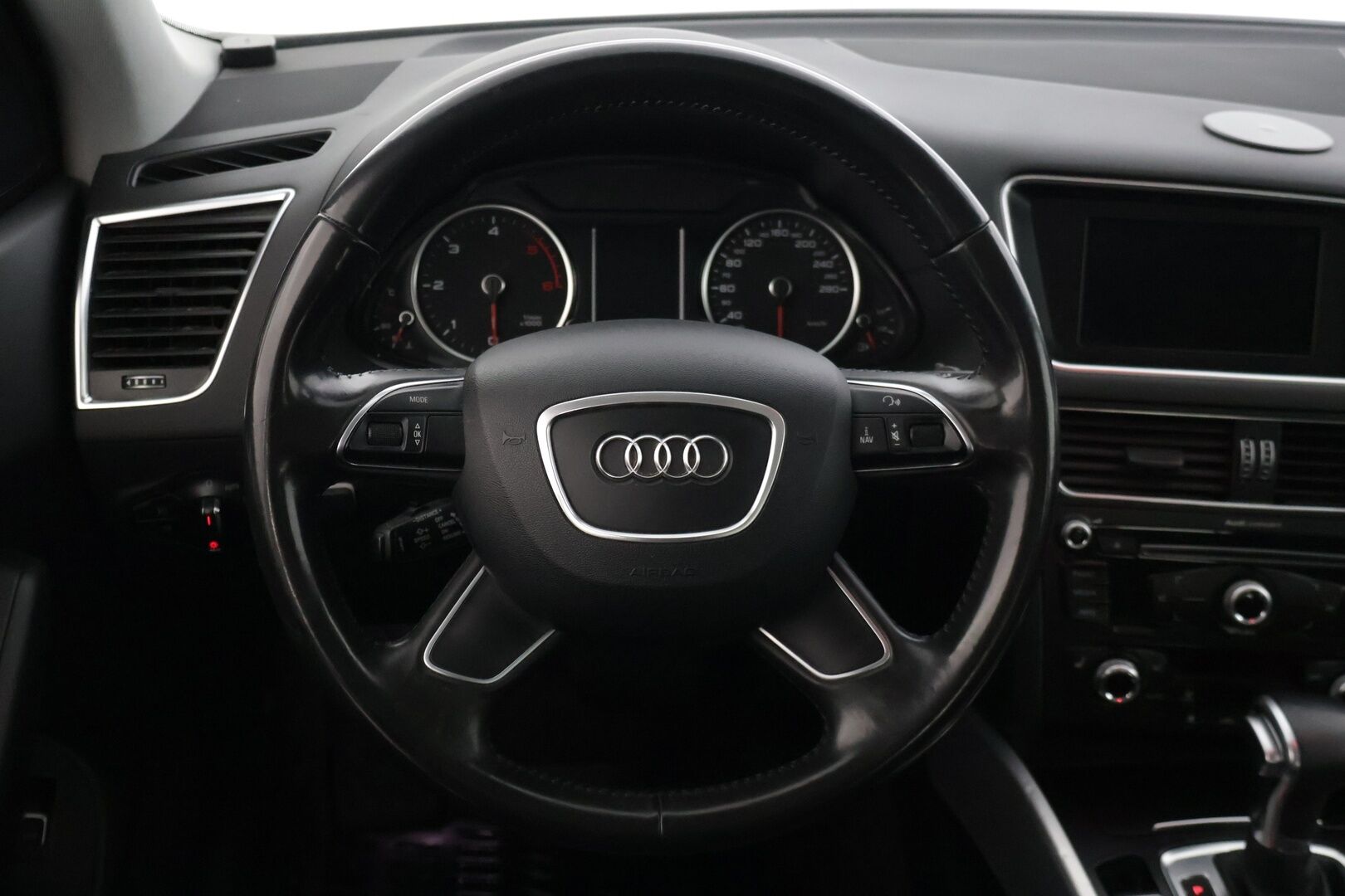 Audi Q5 2013 Business 2,0 TDI 130 kW quattro S tronic * Webasto / Adapt. vakkari / Kaistavahti / P.tutkat / Koukku / Sportpenkit * - * Suomiauto / Kattavasti huollettu yksilö! / 2x renkaat / Kaistavahti / Sähkökontti * - HULLUT BLACKWEEK JATKOT - KORKOTARJOUS 2,49%