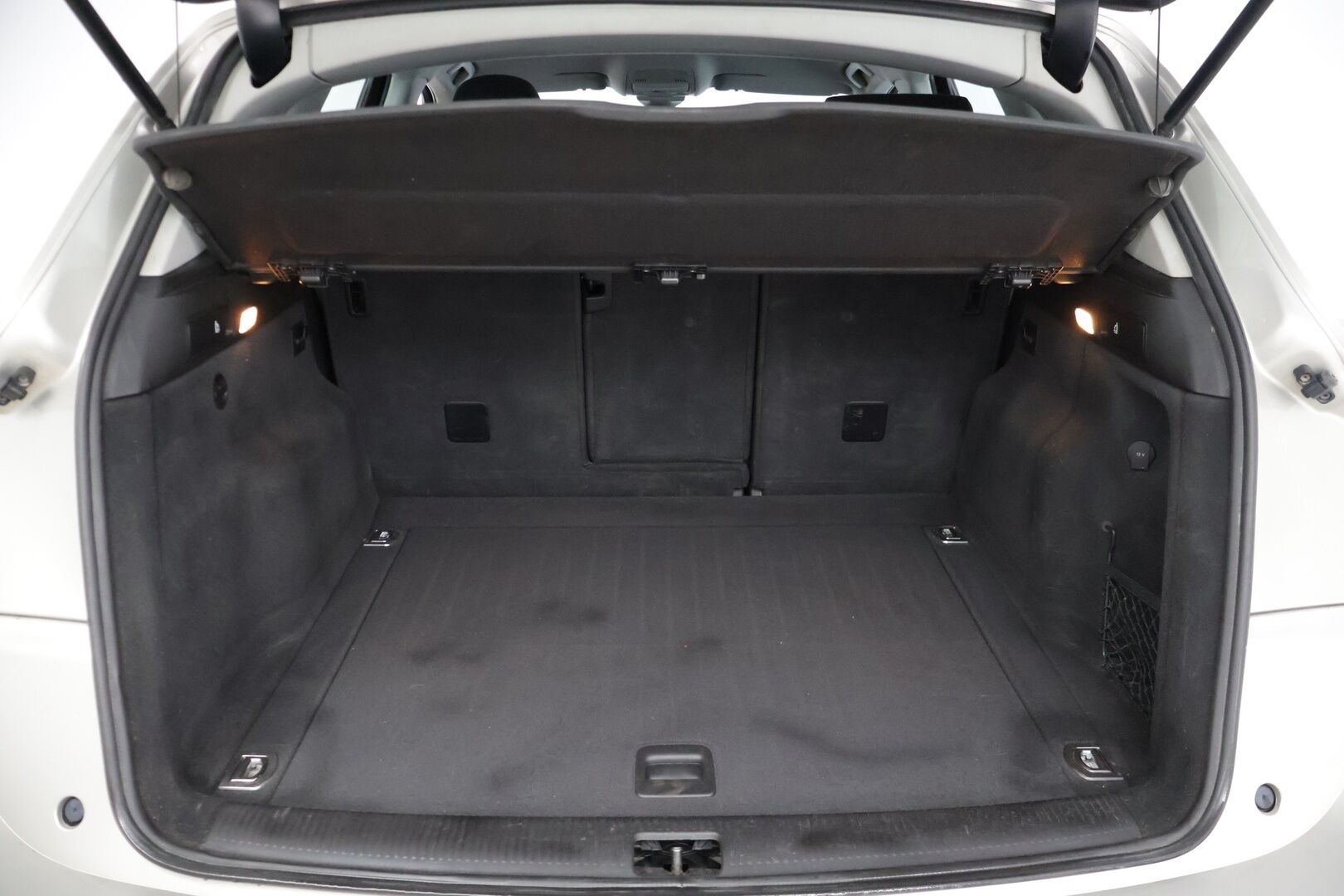 Audi Q5 2013 Business 2,0 TDI 130 kW quattro S tronic * Webasto / Adapt. vakkari / Kaistavahti / P.tutkat / Koukku / Sportpenkit * - * Suomiauto / Kattavasti huollettu yksilö! / 2x renkaat / Kaistavahti / Sähkökontti *