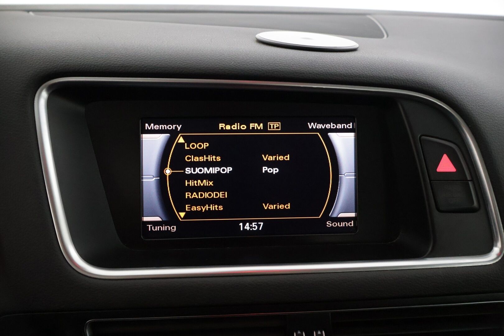 Audi Q5 2013 Business 2,0 TDI 130 kW quattro S tronic * Webasto / Adapt. vakkari / Kaistavahti / P.tutkat / Koukku / Sportpenkit * - * Suomiauto / Kattavasti huollettu yksilö! / 2x renkaat / Kaistavahti / Sähkökontti *