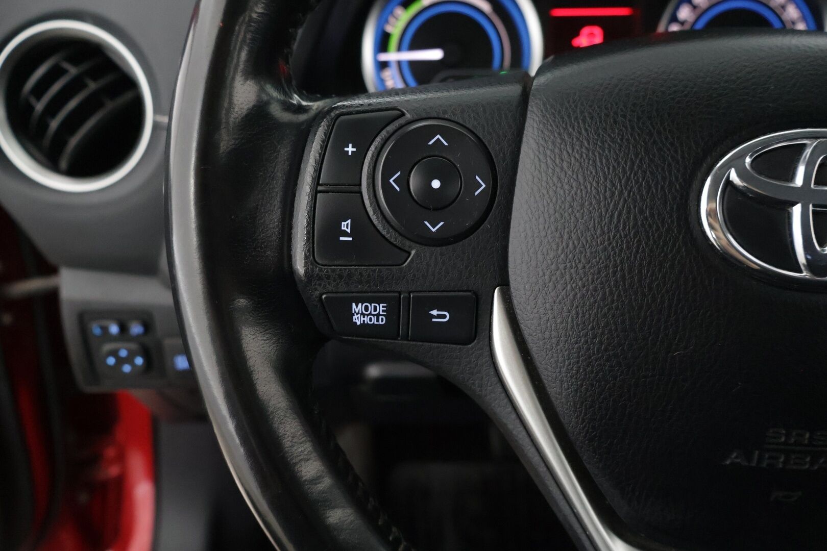 Toyota Auris 2013 1,8 Hybrid Premium ** P-Kamera / Puolinahka sisusta / Lohko /  NAVI / Bluetooth, Aux, USB, CD ** - Kahdet Renkaat vanteineen! 