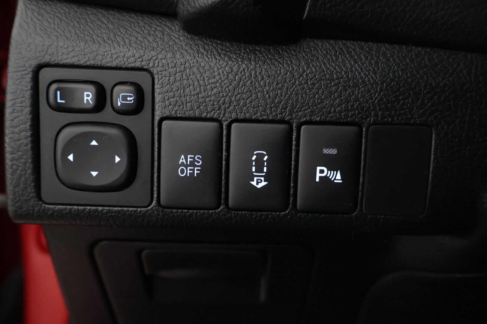 Toyota Auris 2013 1,8 Hybrid Premium ** P-Kamera / Puolinahka sisusta / Lohko /  NAVI / Bluetooth, Aux, USB, CD ** - Kahdet Renkaat vanteineen! 