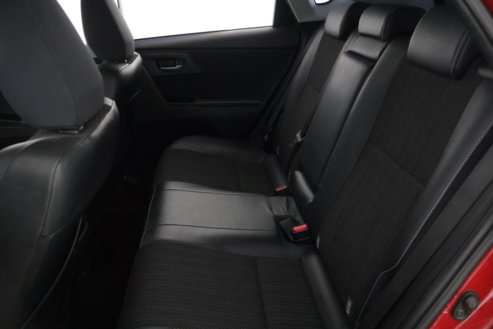 Toyota Auris 2013 1,8 Hybrid Premium ** P-Kamera / Puolinahka sisusta / Lohko /  NAVI / Bluetooth, Aux, USB, CD ** - Kahdet Renkaat vanteineen! 