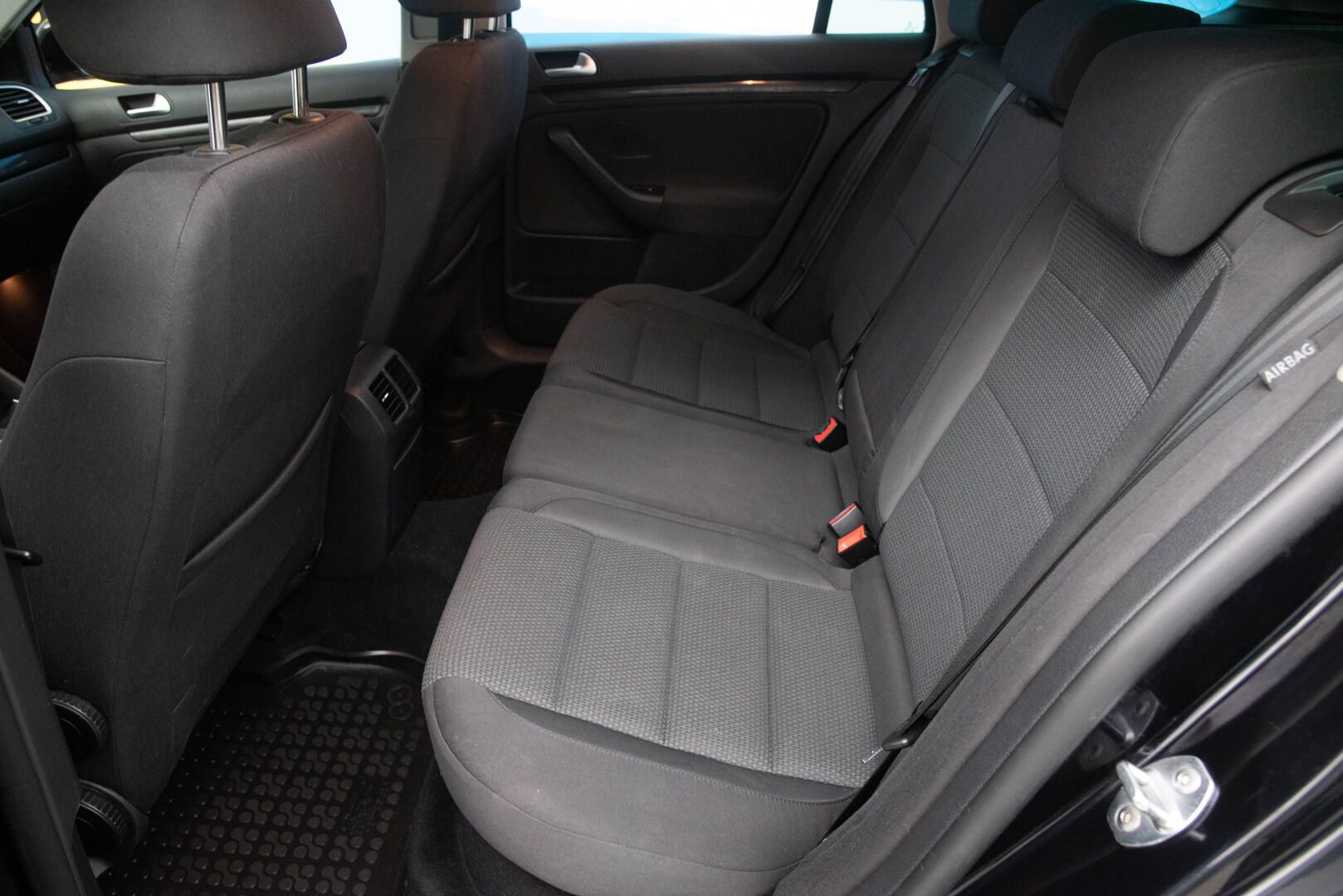 Volkswagen Golf 2010 1.6 TDI Variant Comfortline 77kW - YritysOutlet - Myydään vain yrityksille - Lohkolämmitin / Tutkat / Vakkari 