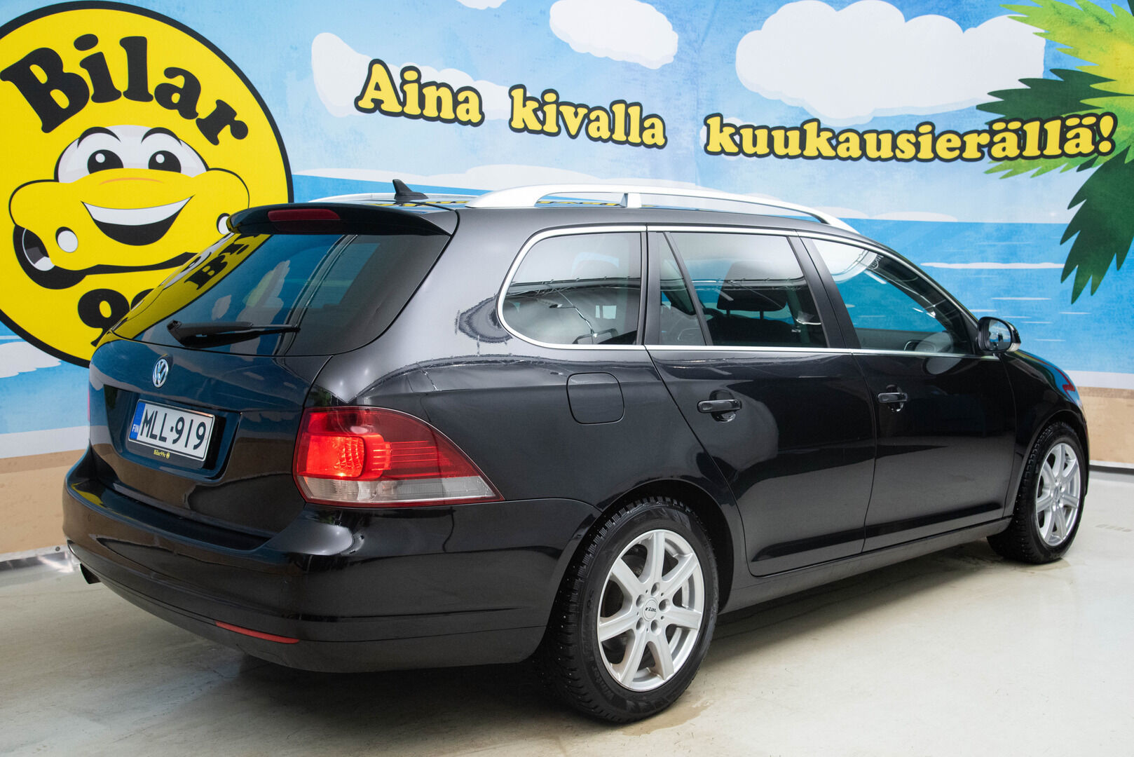 Volkswagen Golf 2010 1.6 TDI Variant Comfortline 77kW - YritysOutlet - Myydään vain yrityksille - Lohkolämmitin / Tutkat / Vakkari 