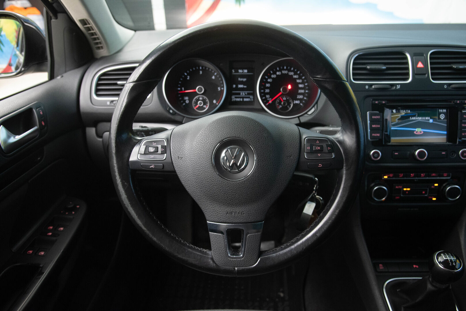 Volkswagen Golf 2010 1.6 TDI Variant Comfortline 77kW - YritysOutlet - Myydään vain yrityksille - Lohkolämmitin / Tutkat / Vakkari 