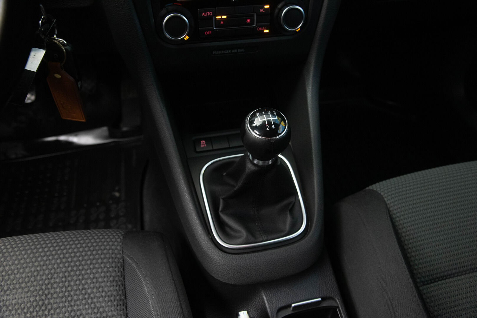 Volkswagen Golf 2010 1.6 TDI Variant Comfortline 77kW - YritysOutlet - Myydään vain yrityksille - Lohkolämmitin / Tutkat / Vakkari 