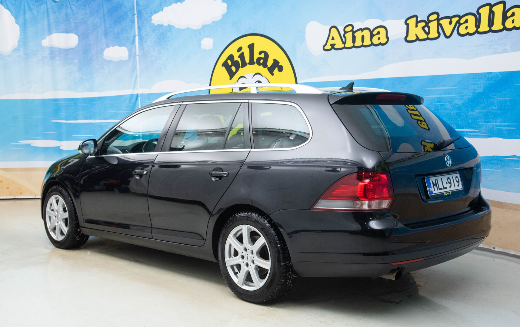Volkswagen Golf 2010 1.6 TDI Variant Comfortline 77kW - YritysOutlet - Myydään vain yrityksille - Lohkolämmitin / Tutkat / Vakkari 