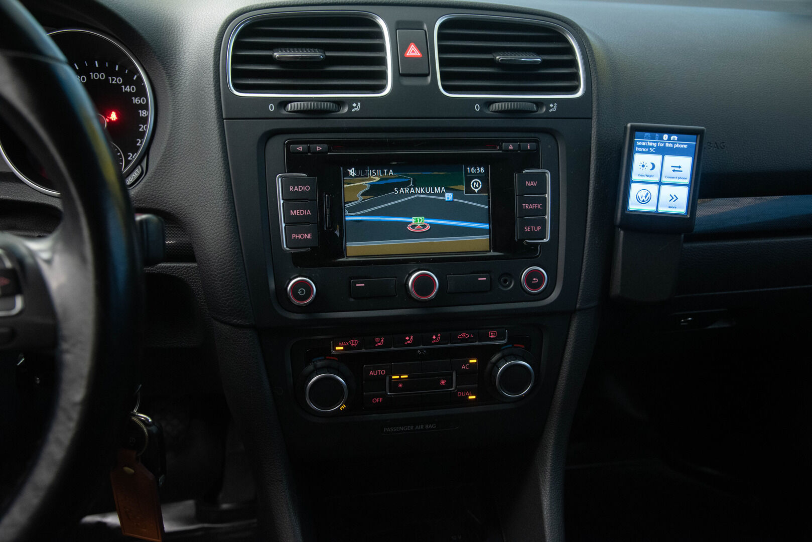 Volkswagen Golf 2010 1.6 TDI Variant Comfortline 77kW - YritysOutlet - Myydään vain yrityksille - Lohkolämmitin / Tutkat / Vakkari 