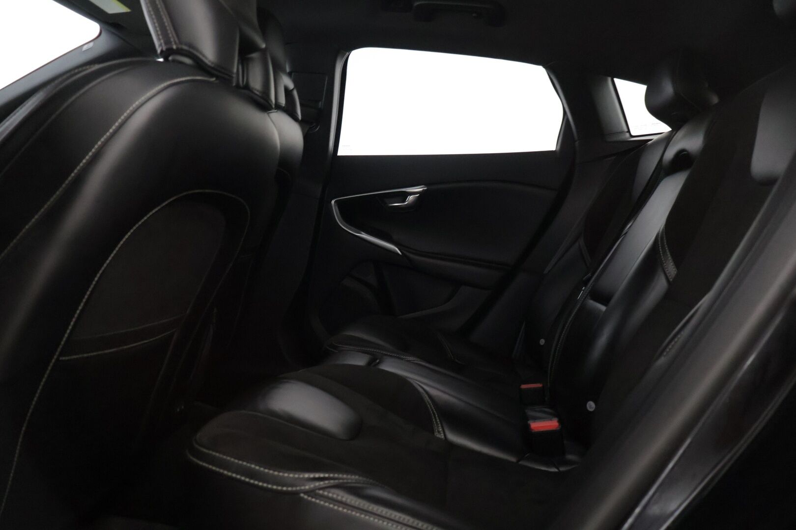 Volvo V40 2013 T3 R-Design - | R-Design | Suomi-auto | Digimittaristo | Keyless | Nahka-alcantara | Xenon | Vakionopeudensäädin | Lohkolämmitin | 2x Renkaat & Vanteet |