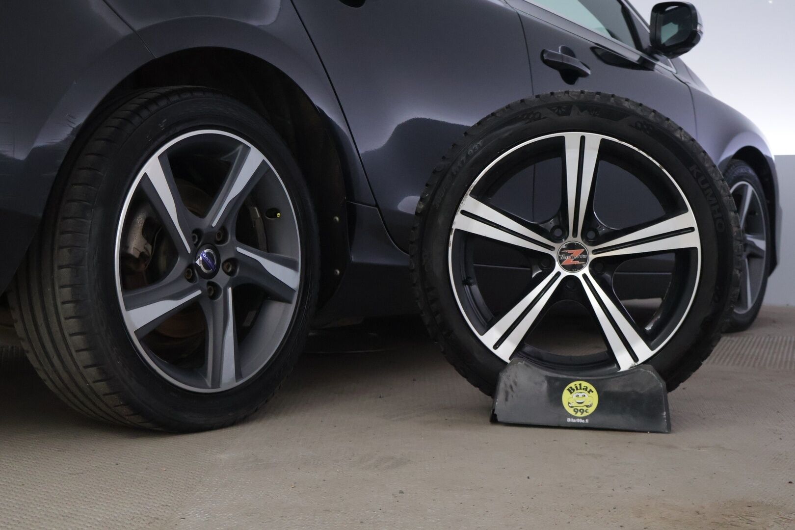 Volvo V40 2013 T3 R-Design - | R-Design | Suomi-auto | Digimittaristo | Keyless | Nahka-alcantara | Xenon | Vakionopeudensäädin | Lohkolämmitin | 2x Renkaat & Vanteet |