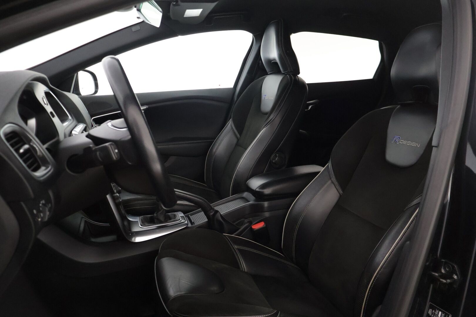 Volvo V40 2013 T3 R-Design - | R-Design | Suomi-auto | Digimittaristo | Keyless | Nahka-alcantara | Xenon | Vakionopeudensäädin | Lohkolämmitin | 2x Renkaat & Vanteet |