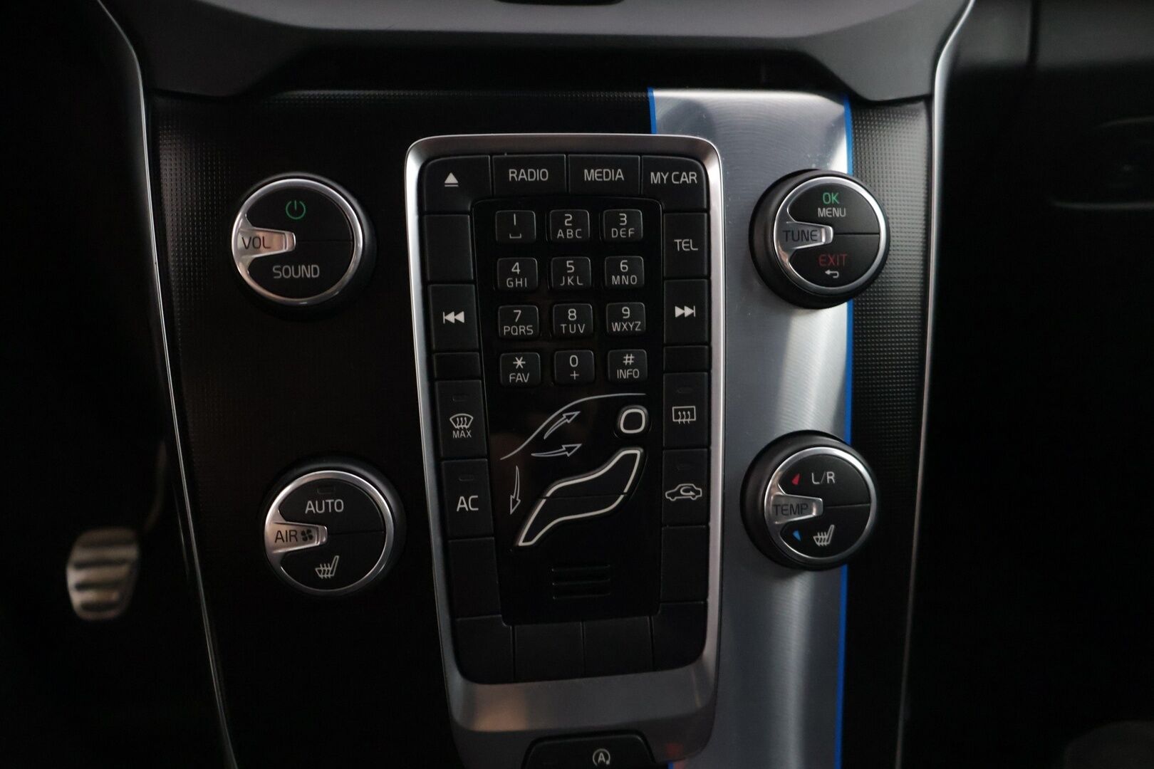 Volvo V40 2013 T3 R-Design - | R-Design | Suomi-auto | Digimittaristo | Keyless | Nahka-alcantara | Xenon | Vakionopeudensäädin | Lohkolämmitin | 2x Renkaat & Vanteet |