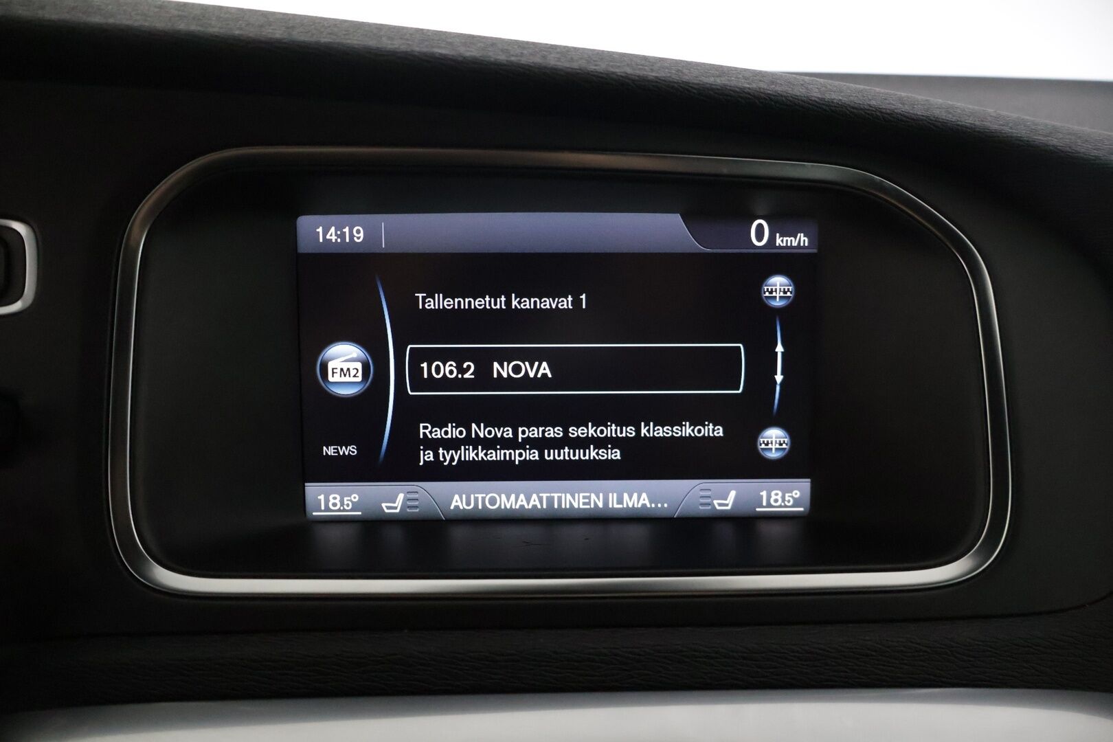 Volvo V40 2013 T3 R-Design - | R-Design | Suomi-auto | Digimittaristo | Keyless | Nahka-alcantara | Xenon | Vakionopeudensäädin | Lohkolämmitin | 2x Renkaat & Vanteet |