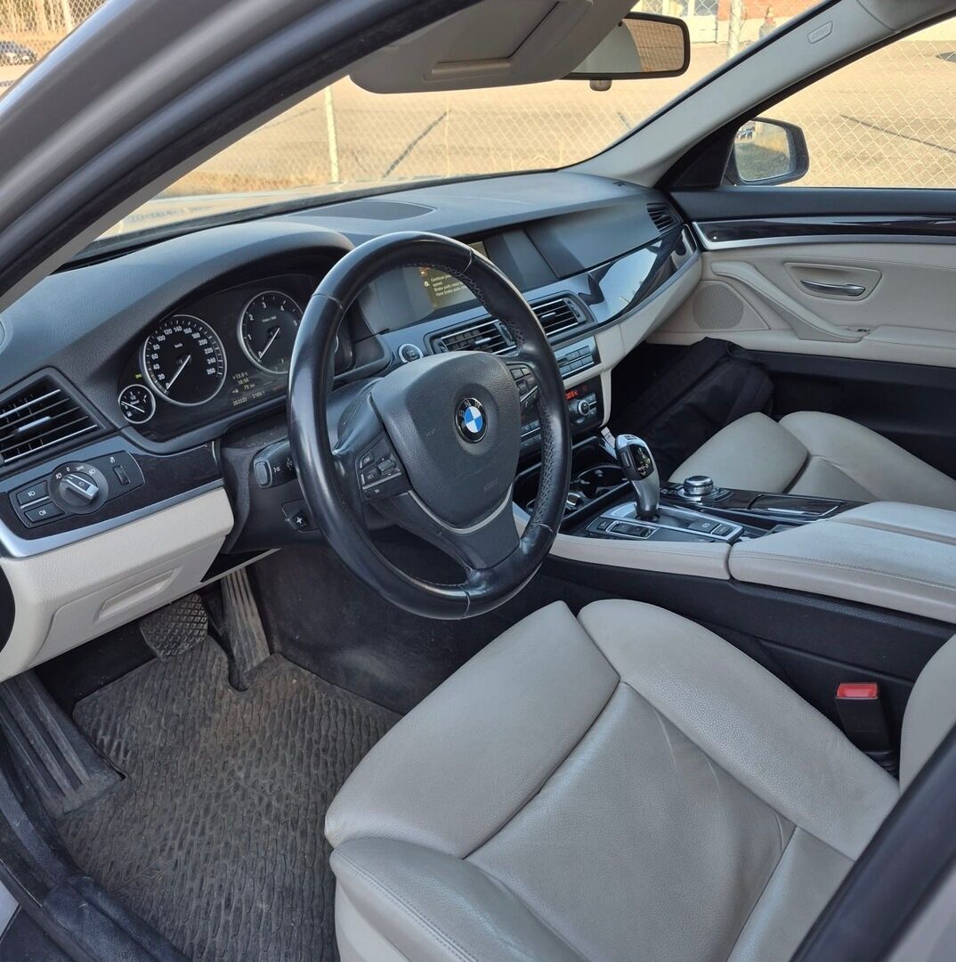 BMW 520 2013 TwinPower Turbo A F11 Touring Business Automatic *Comfort-penkit / Lohkolämmitin / Vakkari / Parkkitutkat / Muistipenkit* - Tulossa myyntiin! / Comfort-nahat muistipaikoilla / Sähkösäätöinen ratti / Suomi-auto! - HULLUT AVAJAISHULINAT KORKOTARJOUS 3,29 %