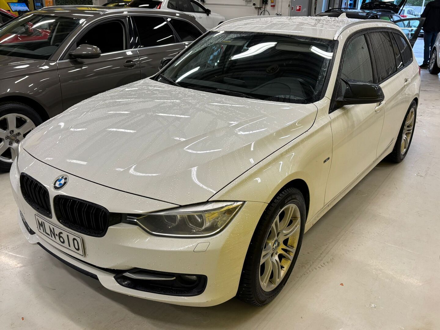 BMW 320 2013 TwinPower Turbo A Limited xDrive Edition F31 Touring Sport *Suomi-auto / Koukku / Sporttinahat / Lohko / P.Tutka* - *2x renkaat / Ketju vaihdettu* - Osta nyt, maksa vasta ensi vuonna