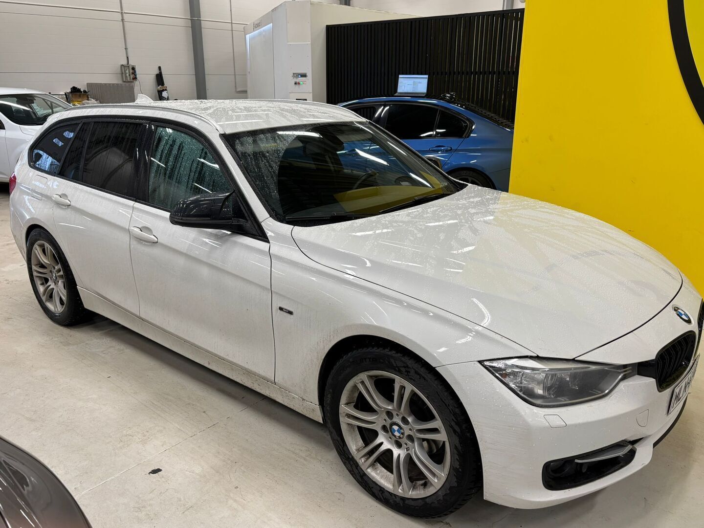 BMW 320 2013 TwinPower Turbo A Limited xDrive Edition F31 Touring Sport *Suomi-auto / Koukku / Sporttinahat / Lohko / P.Tutka* - *2x renkaat / Ketju vaihdettu* - Osta nyt, maksa vasta ensi vuonna