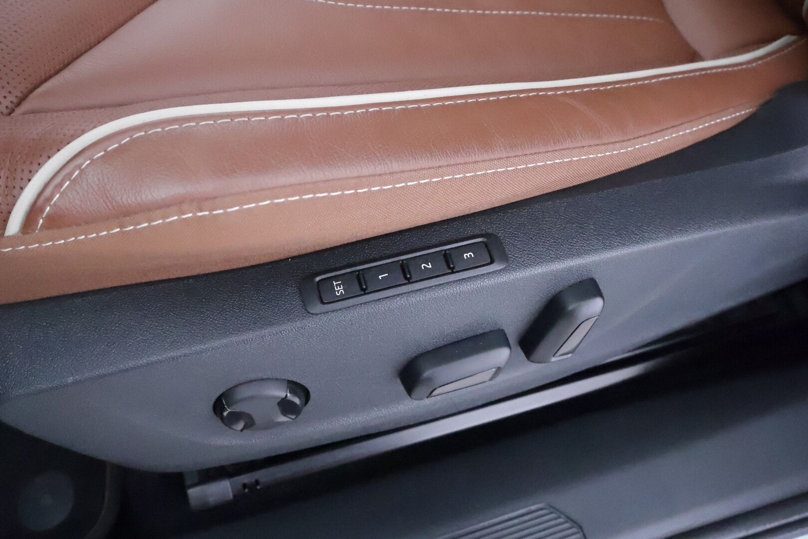 Skoda Enyaq 2024 85 Style BusinessLine - | ILP | Koukku | Canton | HUD | ACC | Matrix-LED | Muistipenkki | P.Kamera | Kaistavahti | Navi | Keyless | Merkkihuollot | Kahdet renkaat | 1-om Suomi-auto |