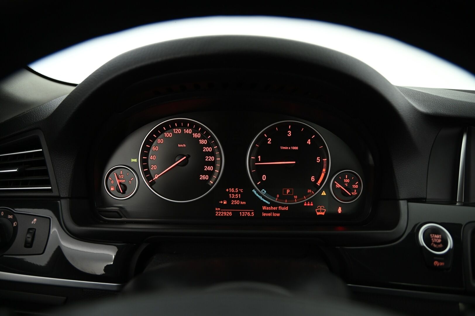 BMW 520 2014 F10 TwinPower Turbo A xDrive Limited Edition *Suomi-Auto / Webasto / ACC / Tutkat / Koukku / Ratinlämmitin* - Fiksu käyttöauto kaksin huippurenkain!