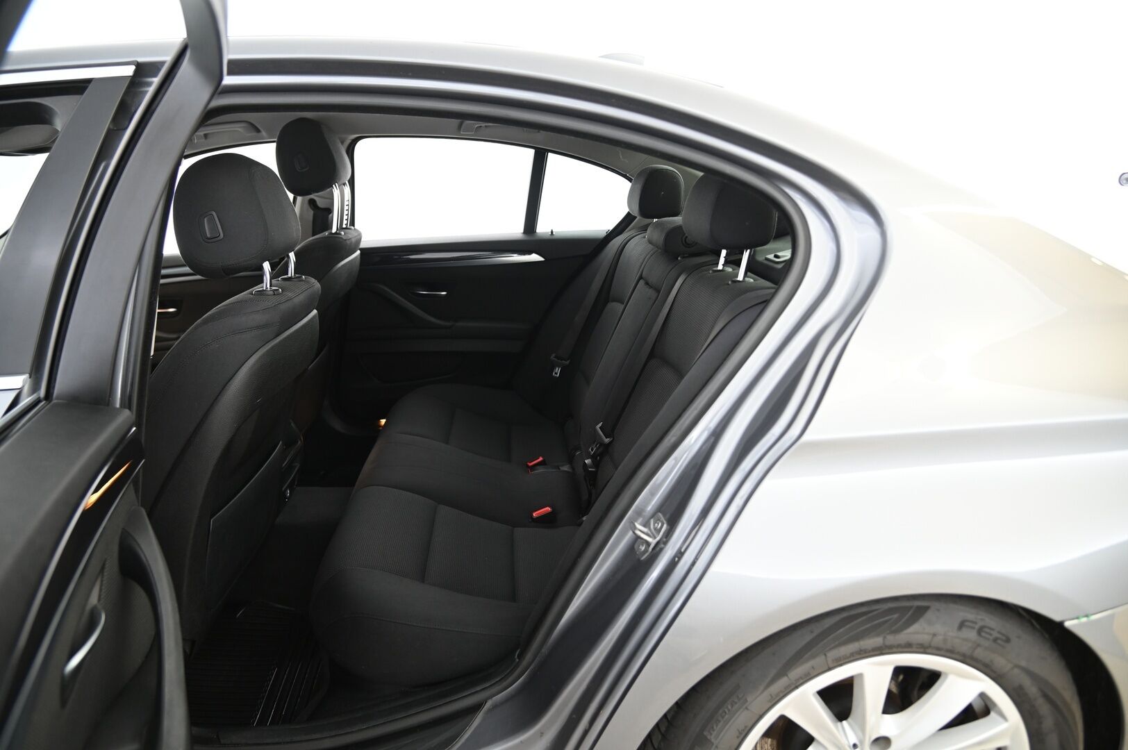 BMW 520 2014 F10 TwinPower Turbo A xDrive Limited Edition *Suomi-Auto / Webasto / ACC / Tutkat / Koukku / Ratinlämmitin* - Fiksu käyttöauto kaksin huippurenkain!