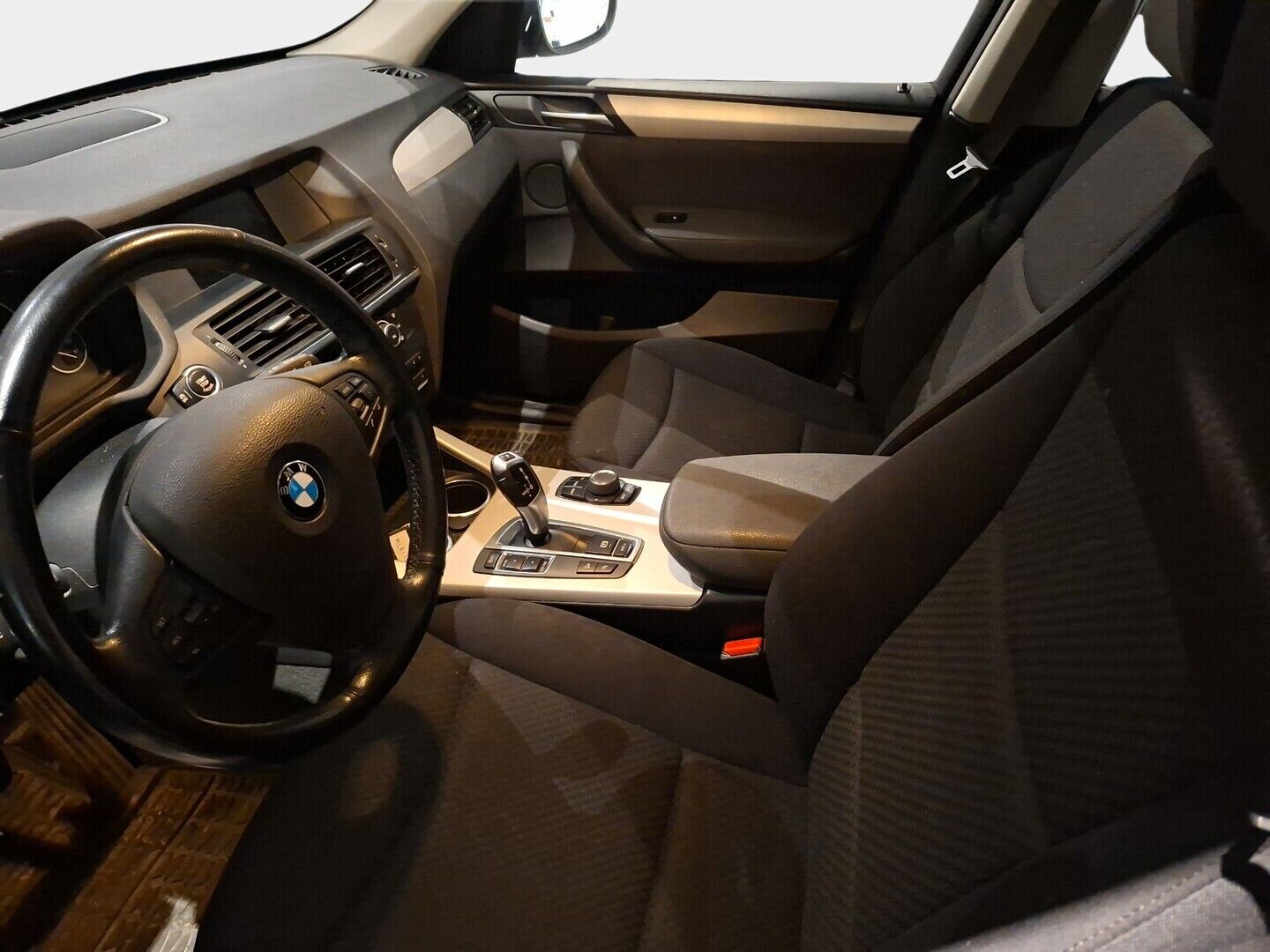 BMW X3 2014 F25 xDrive20d TwinPower Turbo A Business Automatic *Tutkat / Xenon / Koukku / Lohko+sisäpistoke* - Hyvä huoltohistoria / Huippurenkaat