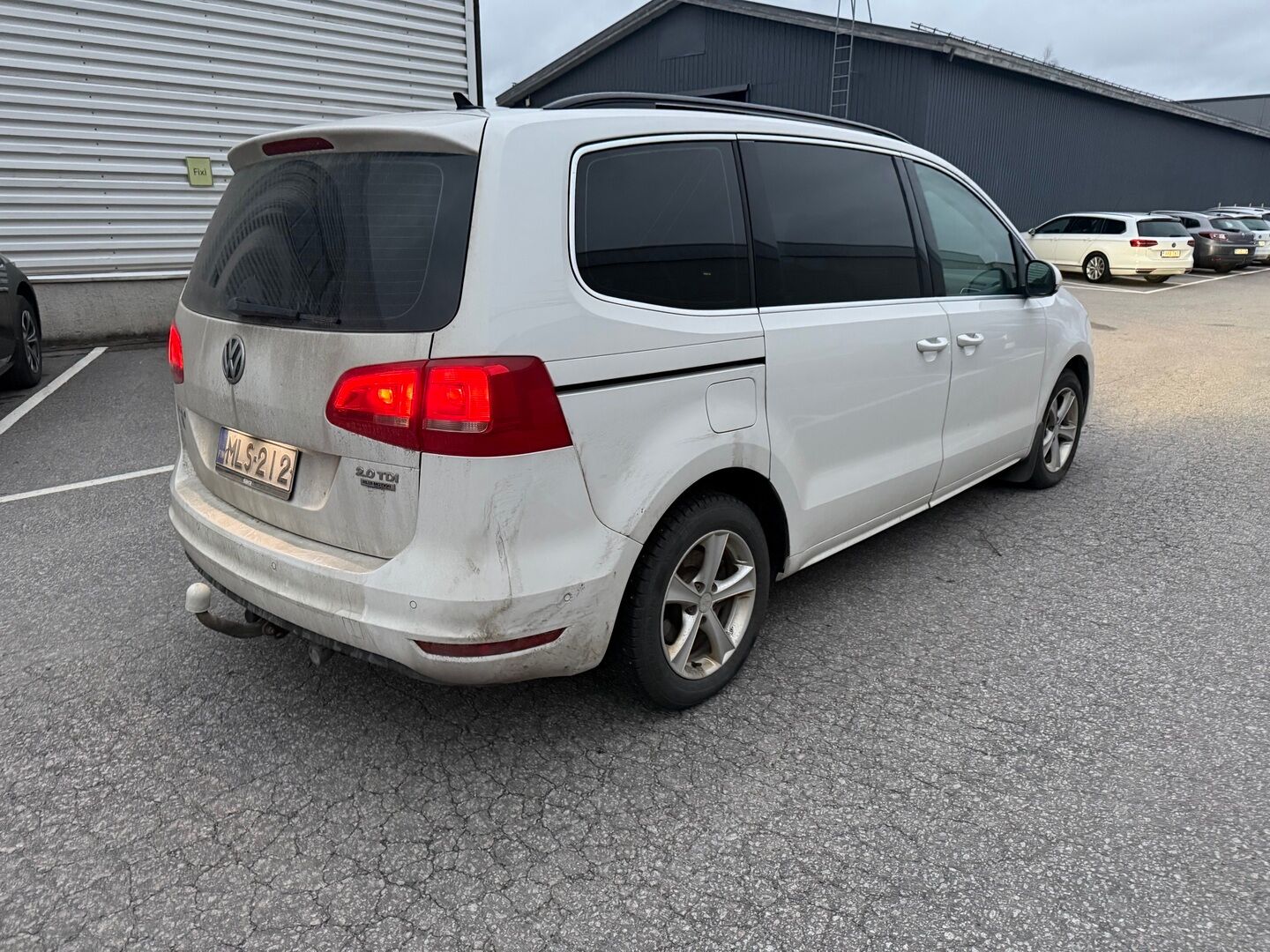 Volkswagen Sharan 2014 Comfortline 2,0 TDI 103 kW (140 hv) BlueMotion Technology DSG-automaatti - 7-P | Webasto | Vetokoukku | Vakkari | Parkkitutkat | Sähköluukku | Navi | Sähköovet | 2x renkaat vanteilla | Juuri saapunut! - KORKO VAIN 3,99 %