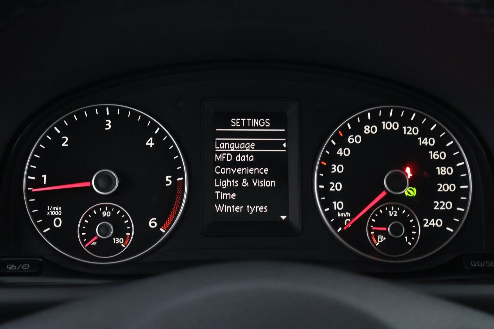 Volkswagen Touran 2014 Comfortline 1,6 TDI 77 kW (105 hv) BlueMotion Technology DSG-automaatti - Suomiauto | Webasto | Vetokoukku | 7-paikkainen | Panorama | Vakkari | P-tutkat | Jakopää tehty | Huippusiisti!