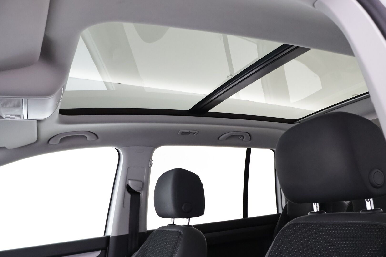 Volkswagen Touran 2014 Comfortline 1,6 TDI 77 kW (105 hv) BlueMotion Technology DSG-automaatti - Suomiauto | Webasto | Vetokoukku | 7-paikkainen | Panorama | Vakkari | P-tutkat | Jakopää tehty | Huippusiisti!