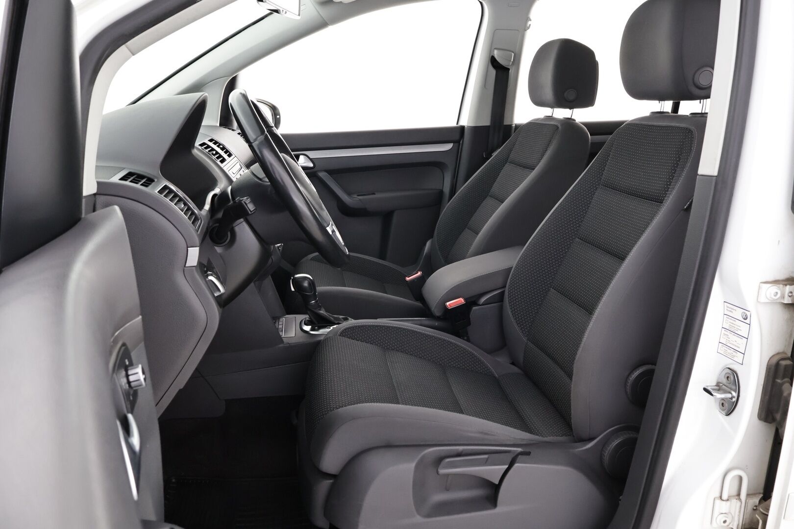 Volkswagen Touran 2014 Comfortline 1,6 TDI 77 kW (105 hv) BlueMotion Technology DSG-automaatti - Suomiauto | Webasto | Vetokoukku | 7-paikkainen | Panorama | Vakkari | P-tutkat | Jakopää tehty | Huippusiisti!