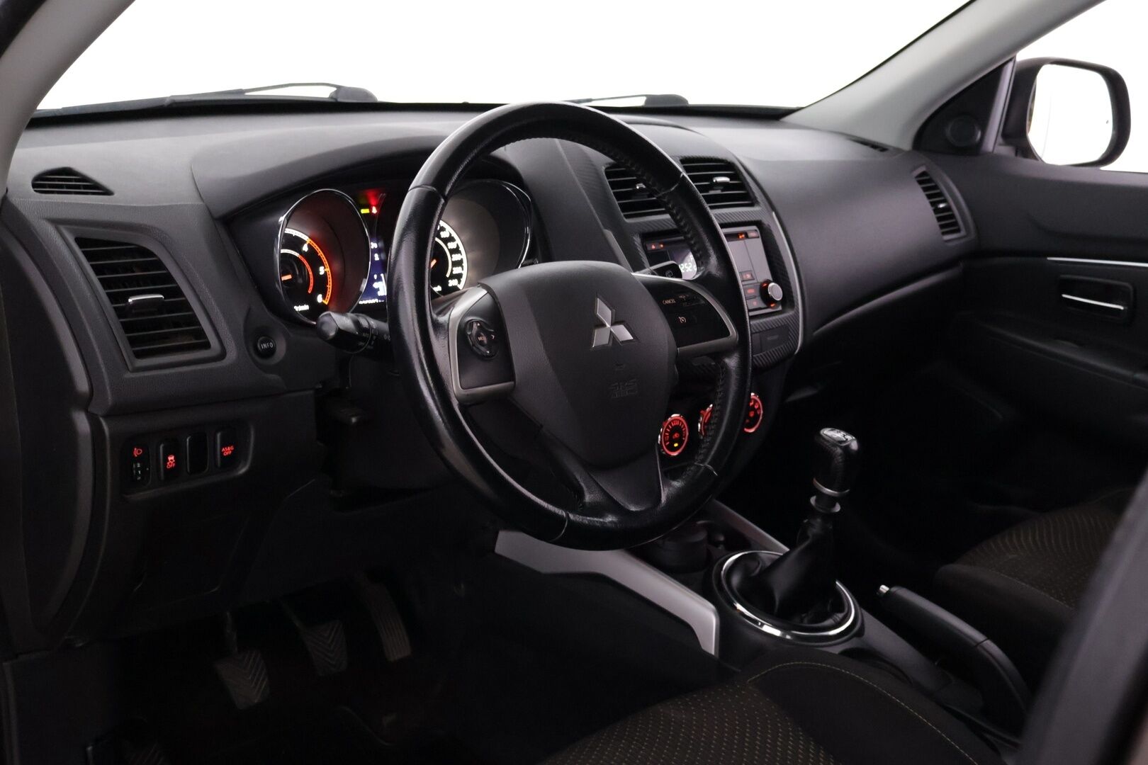 Mitsubishi ASX 2014 1,8 DI-D Cleartec Invite 4WD MT *Juuri katsastettu / Pa-lämmitin / Vakkari / Koukku / Suomiauto* - Hyvin huollettu / Kahdet renkaat vanteilla*