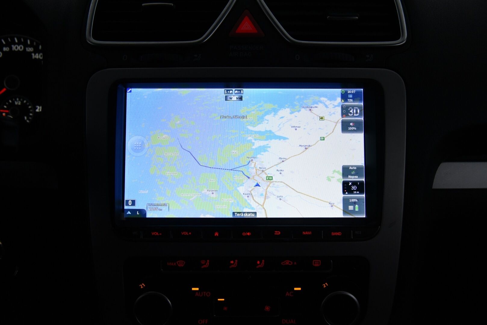 Volkswagen Scirocco 2012 2,0 TDI 103 kW (140 hv) BlueMotion Technology / Vakkari / Bluetooth / Navi / 2x Aluvanteet - Hihna tehty / Hiljattain huollettu!