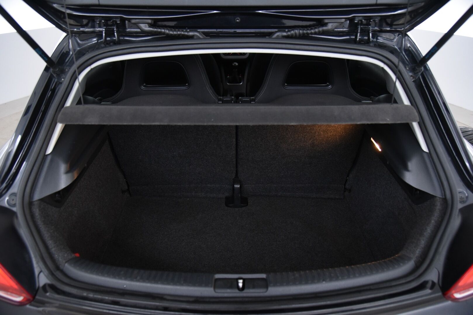 Volkswagen Scirocco 2012 2,0 TDI 103 kW (140 hv) BlueMotion Technology / Vakkari / Bluetooth / Navi / 2x Aluvanteet - Hihna tehty / Hiljattain huollettu! - HULLUT AVAJAISHULINAT KORKOTARJOUS 3,29 %