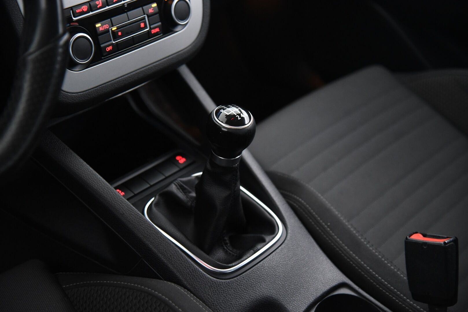 Volkswagen Scirocco 2012 2,0 TDI 103 kW (140 hv) BlueMotion Technology / Vakkari / Bluetooth / Navi / 2x Aluvanteet - Hihna tehty / Hiljattain huollettu!