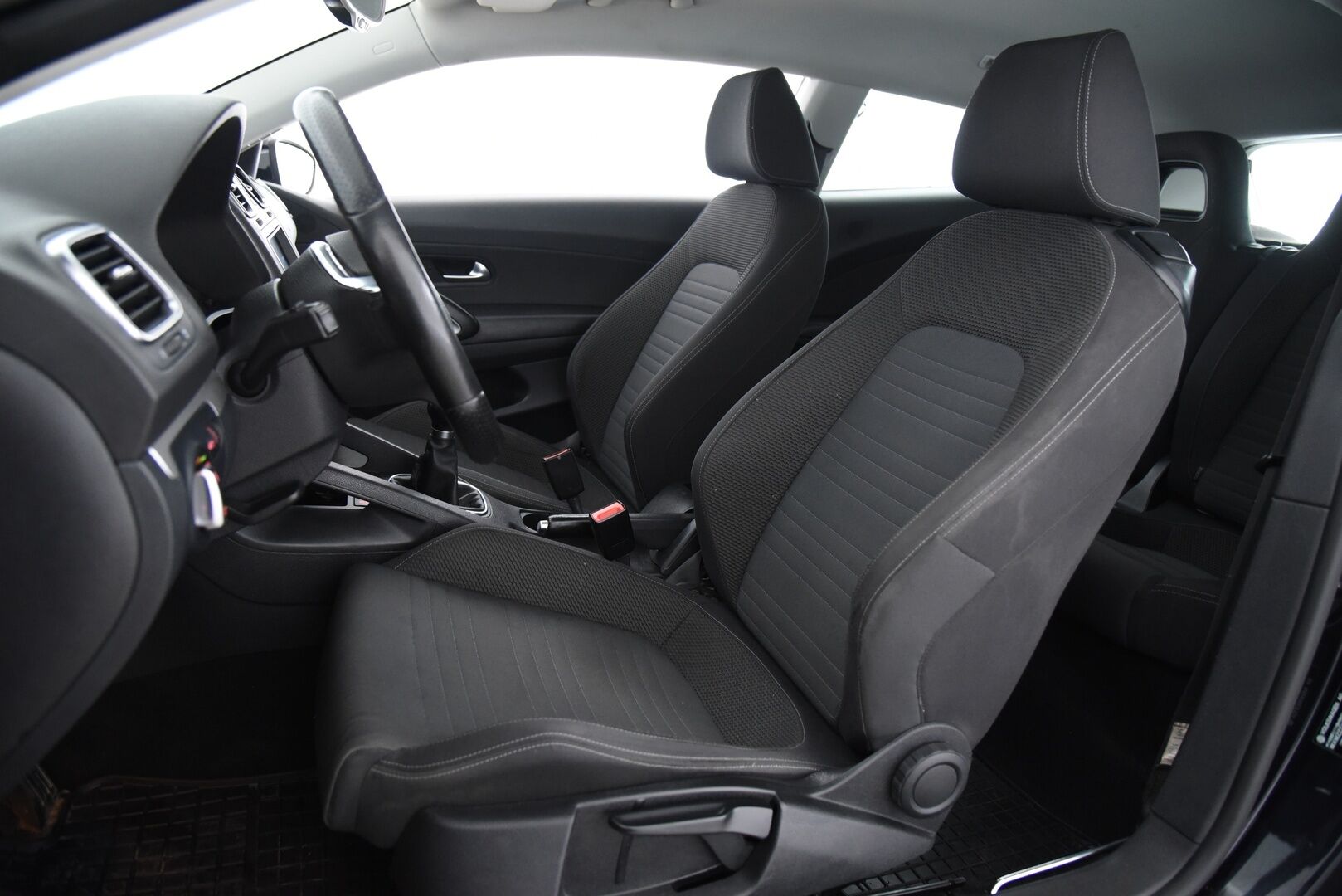 Volkswagen Scirocco 2012 2,0 TDI 103 kW (140 hv) BlueMotion Technology / Vakkari / Bluetooth / Navi / 2x Aluvanteet - Hihna tehty / Hiljattain huollettu!