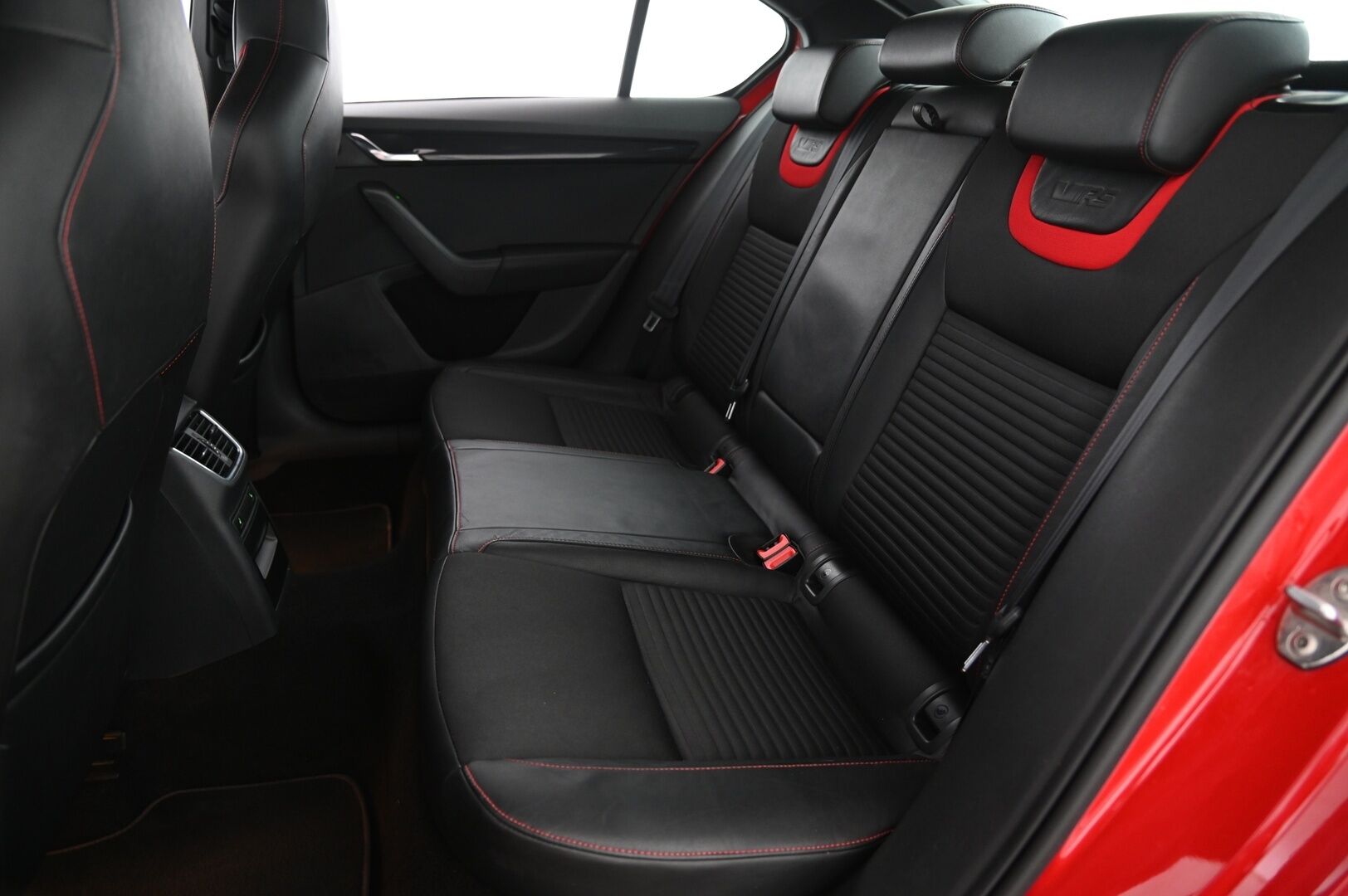 Skoda Octavia 2014 2,0 TDI RS DSG Autom*Acc / Vetokoukku / Lohko+sisä* - HULLUT AVAJAISHULINAT KORKOTARJOUS 3,29 %