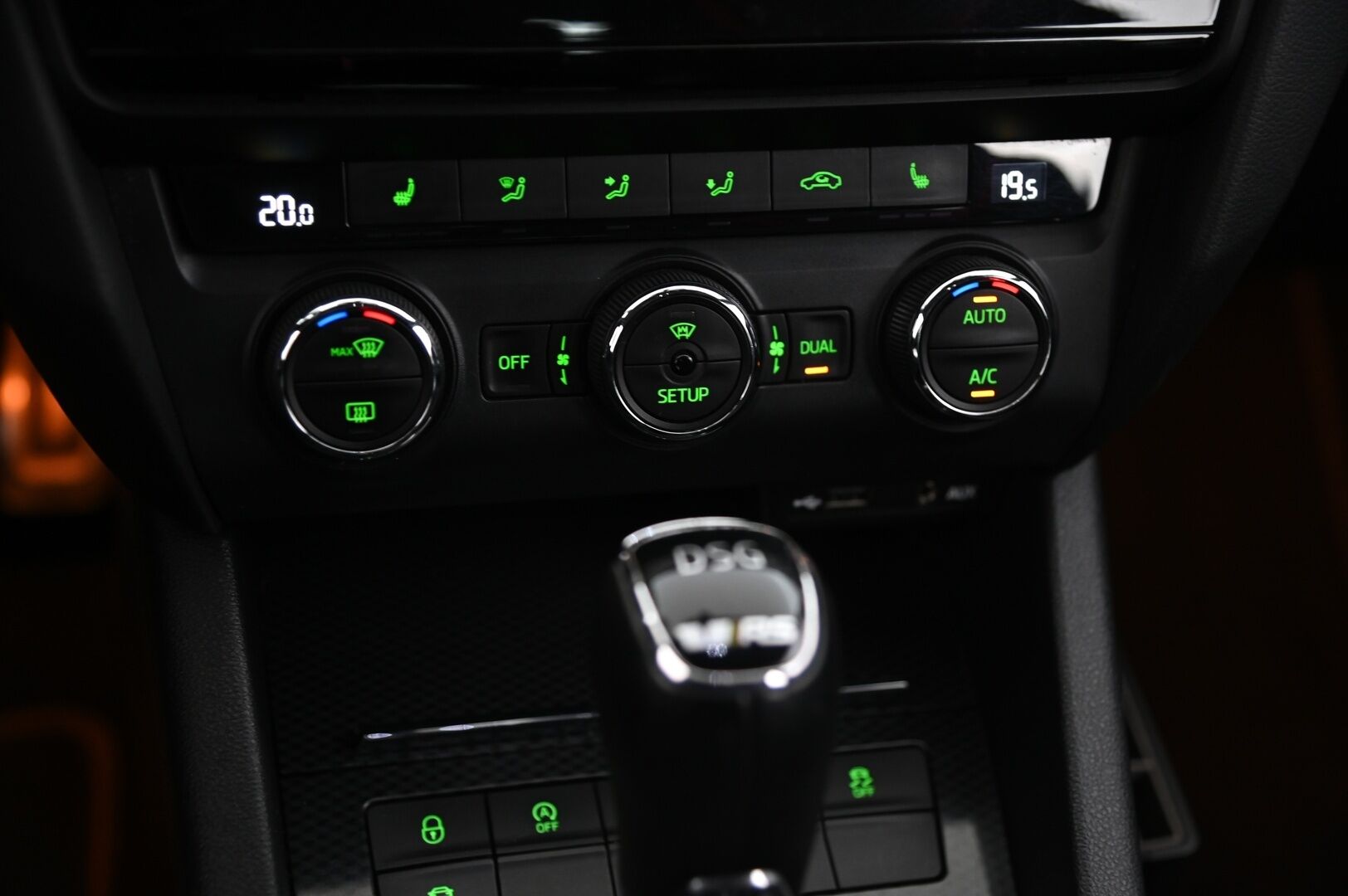 Skoda Octavia 2014 2,0 TDI RS DSG Autom - Acc | Vetokoukku | Lohko+sisä