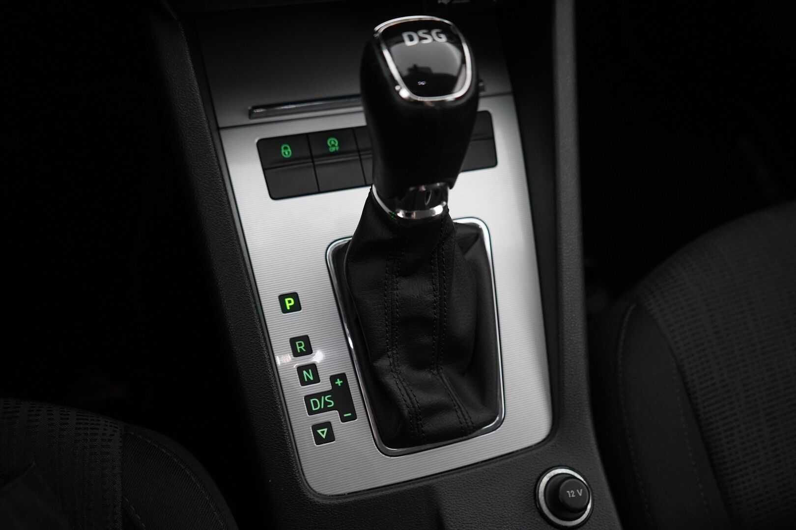 Skoda Octavia 2014 1.4 TSI Combi Elegance DSG *Webasto / Tutkat / Vakkari / Vetokoukku* - Suomi-auto / Viimeisin huolto 212tkm / Kahdet alumiinivanteet / Kahdet Nokian renkaat