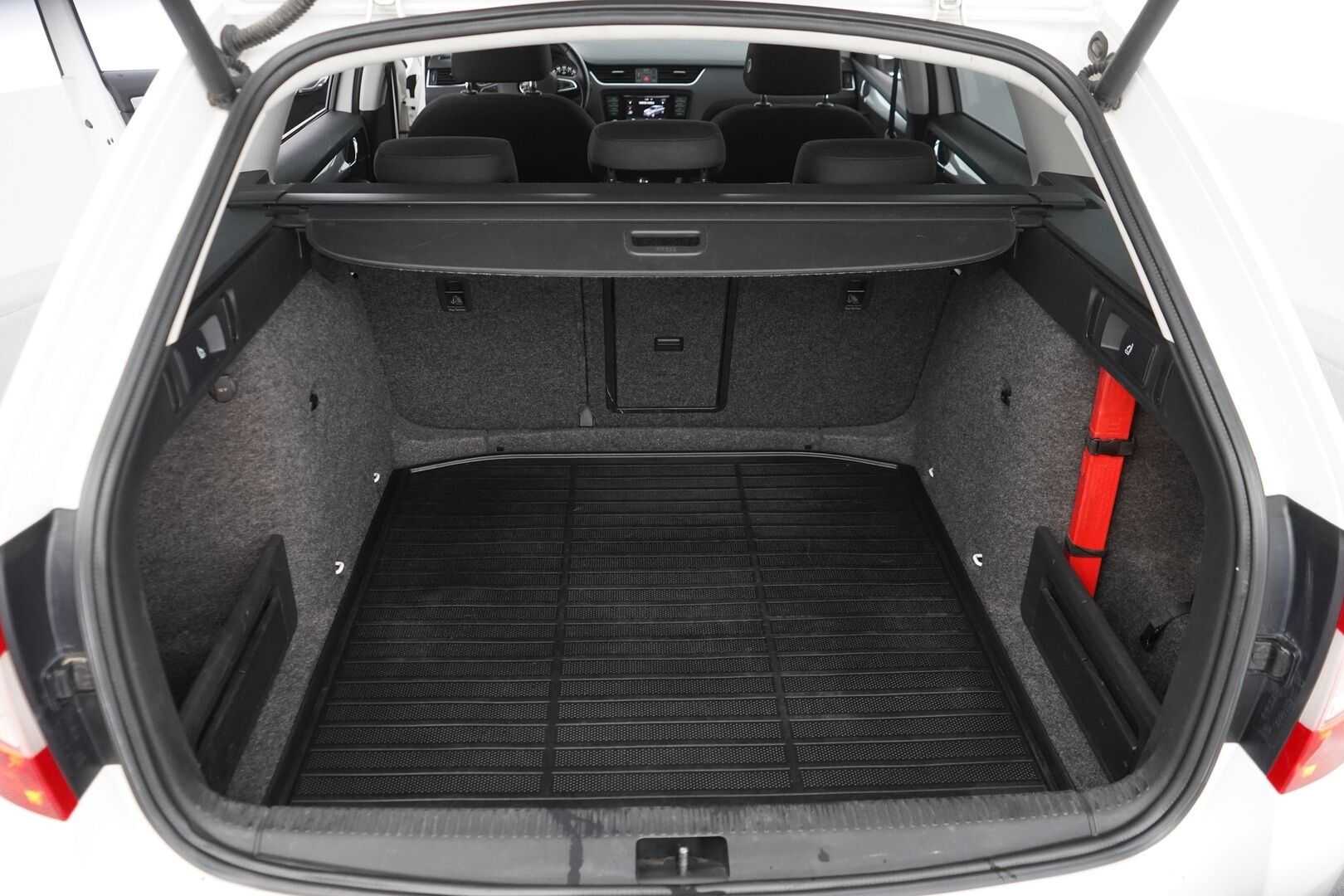 Skoda Octavia 2014 1.4 TSI Combi Elegance DSG *Webasto / Tutkat / Vakkari / Vetokoukku* - Suomi-auto / Viimeisin huolto 212tkm / Kahdet alumiinivanteet / Kahdet Nokian renkaat