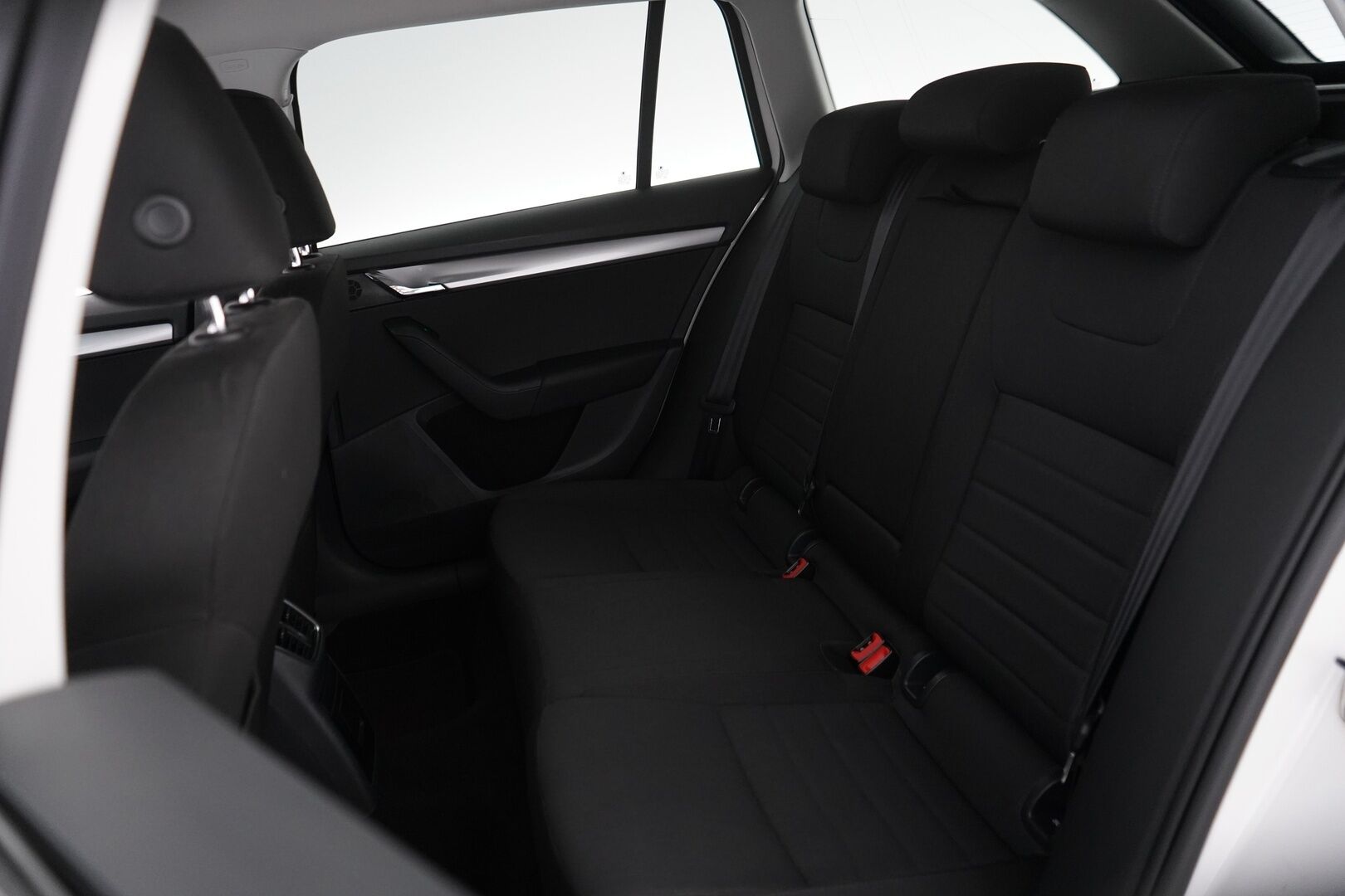 Skoda Octavia 2014 1.4 TSI Combi Elegance DSG *Webasto / Tutkat / Vakkari / Vetokoukku* - Suomi-auto / Viimeisin huolto 212tkm / Kahdet alumiinivanteet / Kahdet Nokian renkaat