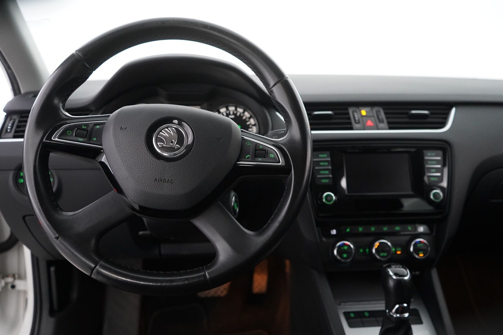 Skoda Octavia 2014 1.4 TSI Combi Elegance DSG *Webasto / Tutkat / Vakkari / Vetokoukku* - Suomi-auto / Viimeisin huolto 212tkm / Kahdet alumiinivanteet / Kahdet Nokian renkaat