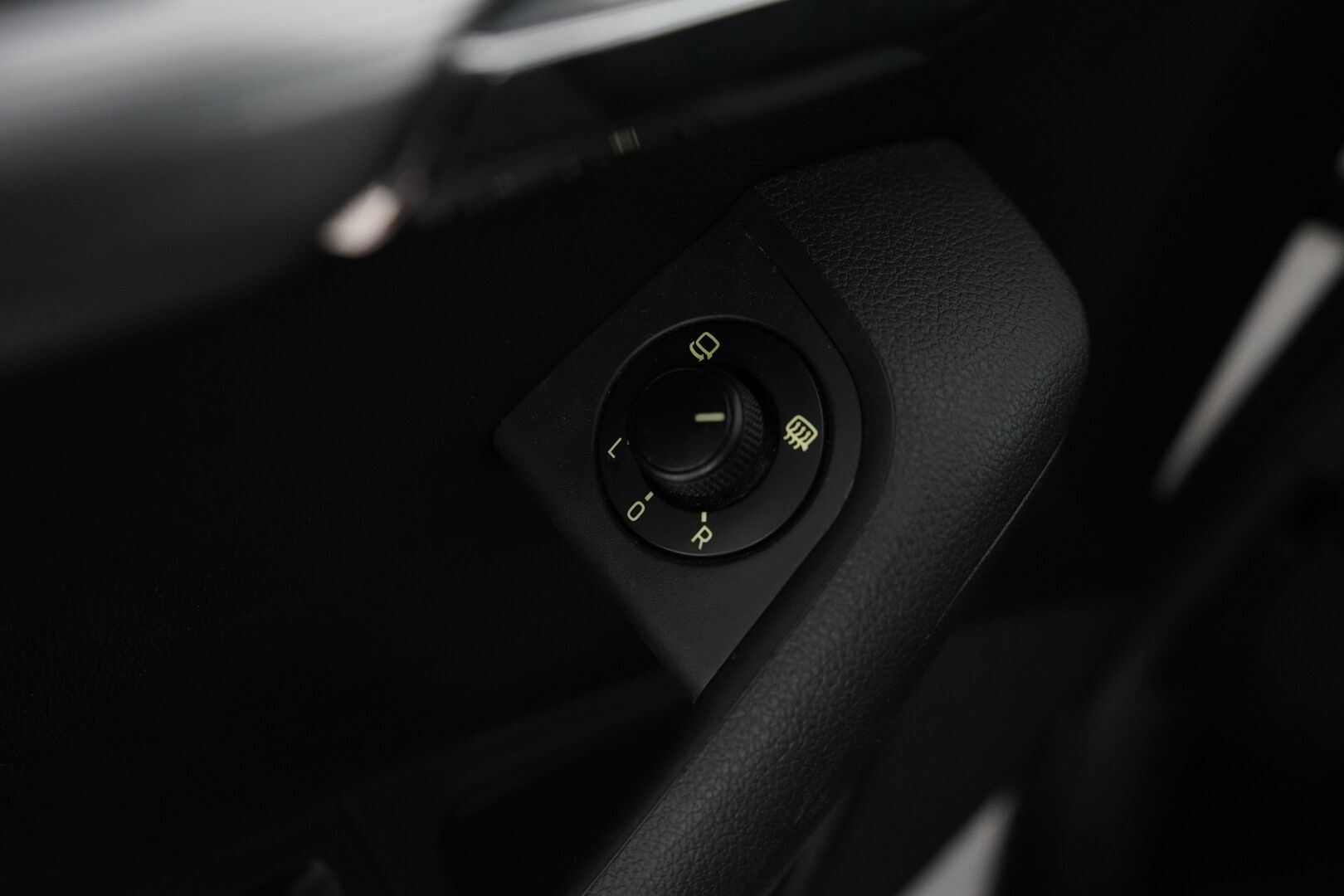 Skoda Octavia 2014 1.4 TSI Combi Elegance DSG *Webasto / Tutkat / Vakkari / Vetokoukku* - Suomi-auto / Viimeisin huolto 212tkm / Kahdet alumiinivanteet / Kahdet Nokian renkaat