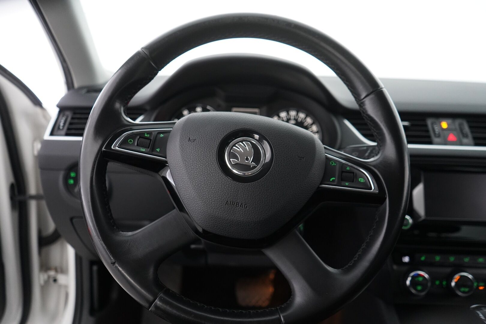 Skoda Octavia 2014 1.4 TSI Combi Elegance DSG *Webasto / Tutkat / Vakkari / Vetokoukku* - Suomi-auto / Viimeisin huolto 212tkm / Kahdet alumiinivanteet / Kahdet Nokian renkaat